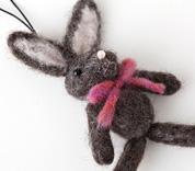 フェルト羊毛のうさぎストラップ