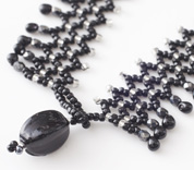 黒いレース風ネックレス